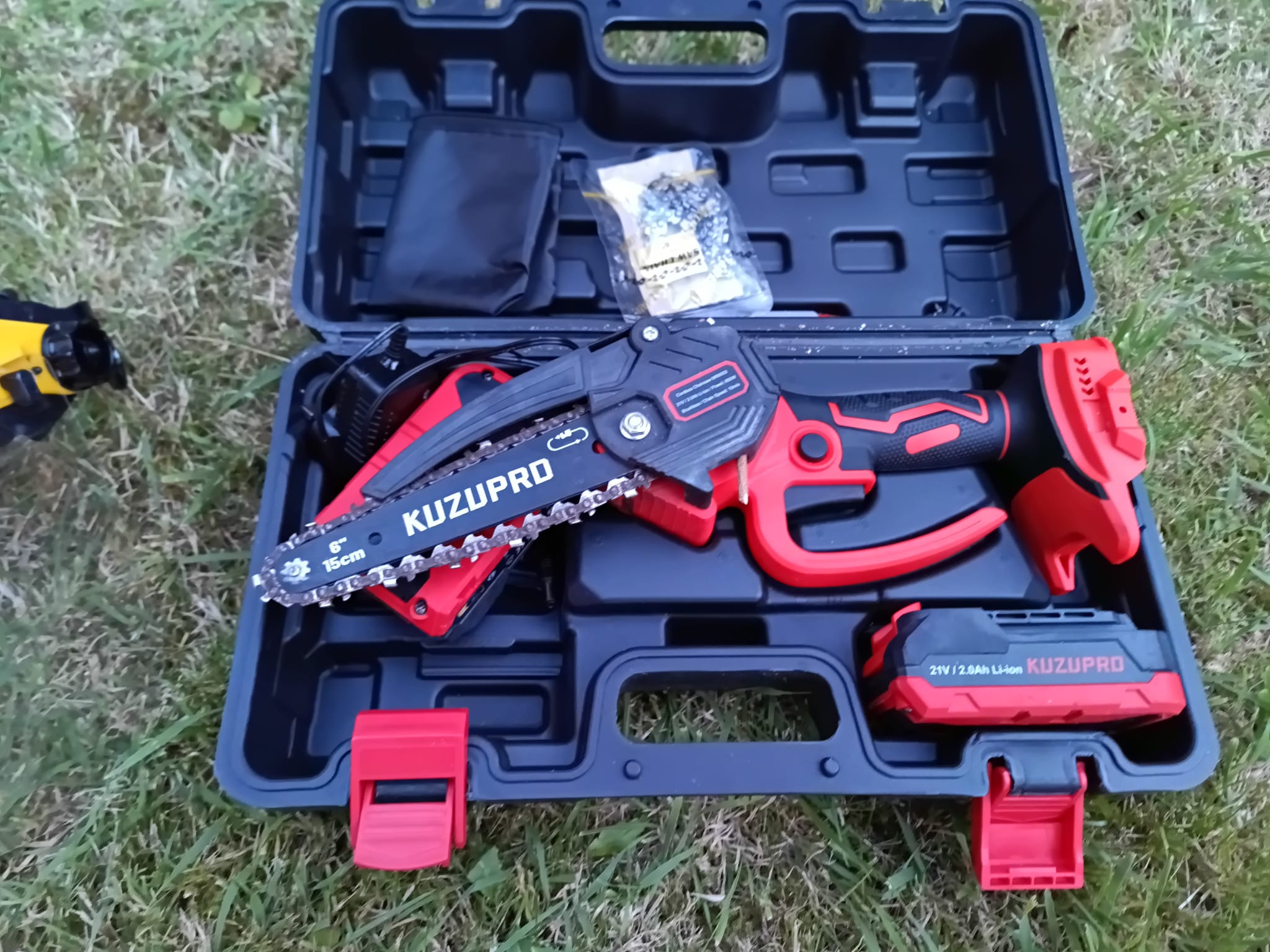 Kuzupro 6-inch 21v cordless mini chainsaw kit