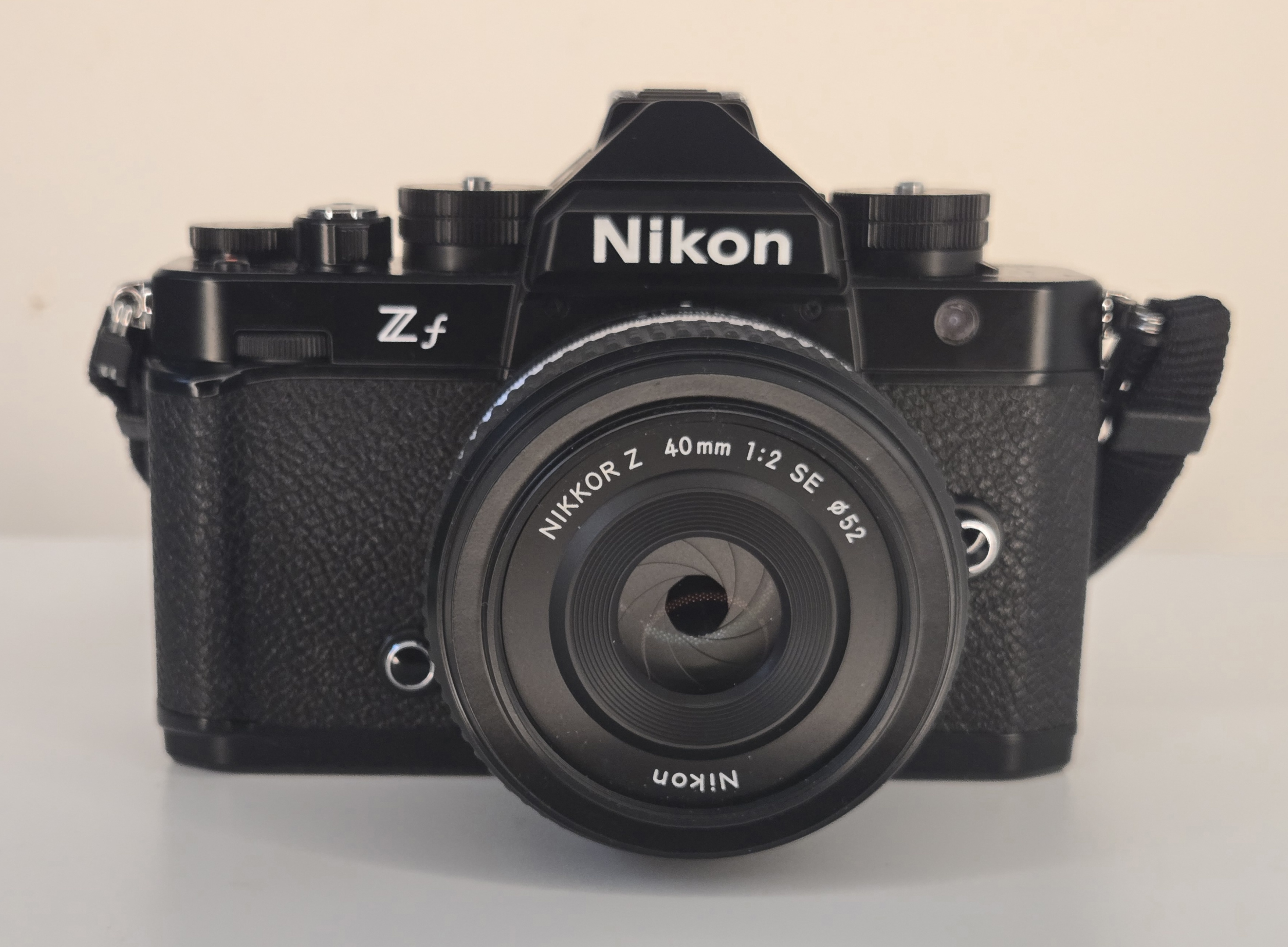 Niko. zf mirrorless camera body black + nikon z 40mm f/2 lens