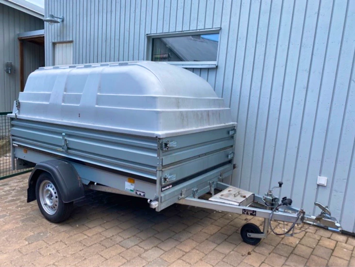 Släp (80 km/h) höga sidor + kåpa med bra däck