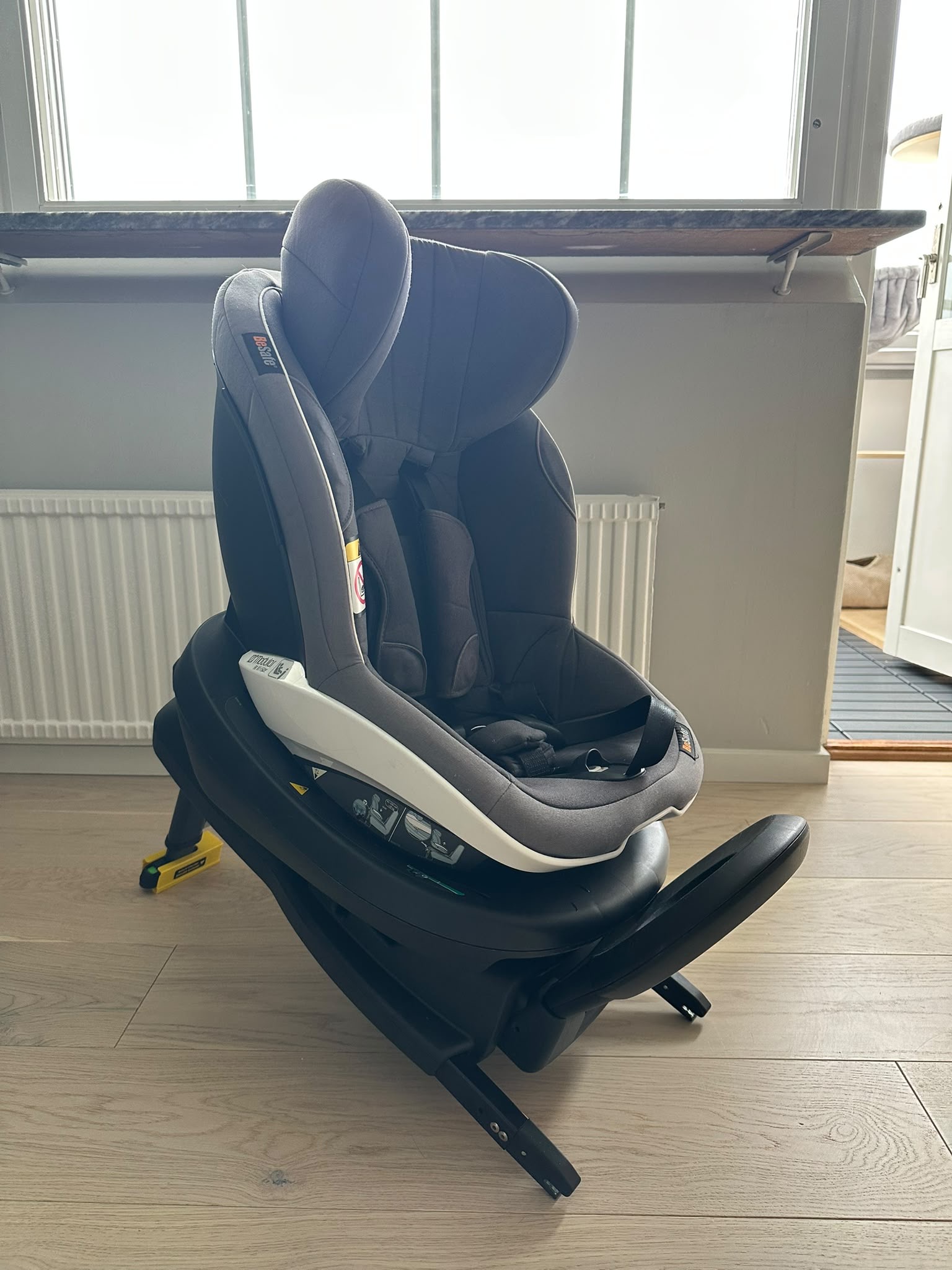 Barnbilstol. besafe izi modular rf x1 i-size med isofix bas