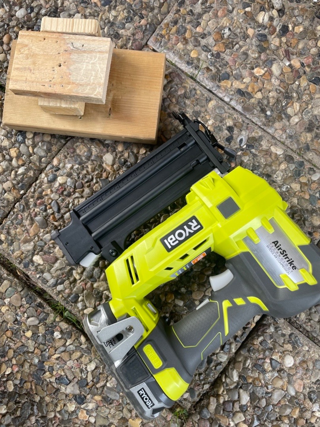Spikpistol ryobi batteridriven