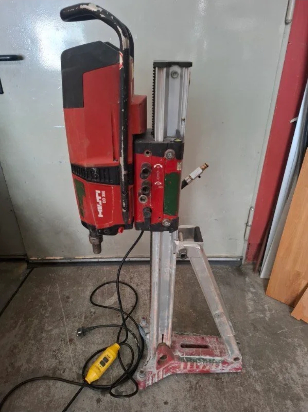 Hilti dd 350 kjernebormaskin med stativ leies ut