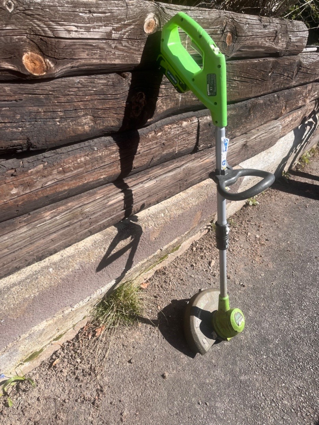 Batteridriven grästrimmer