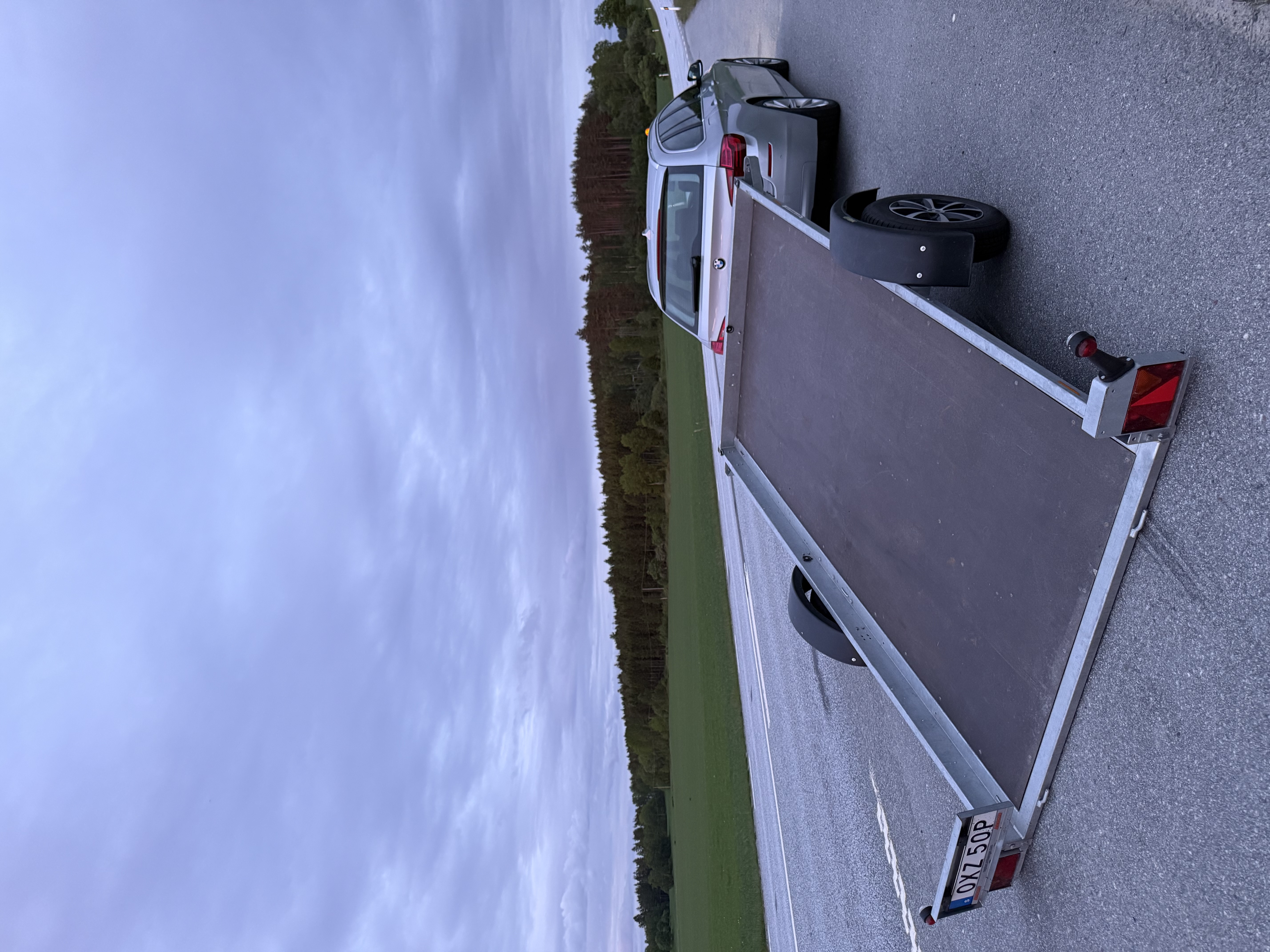 Tippbar flaksläp 750kg 