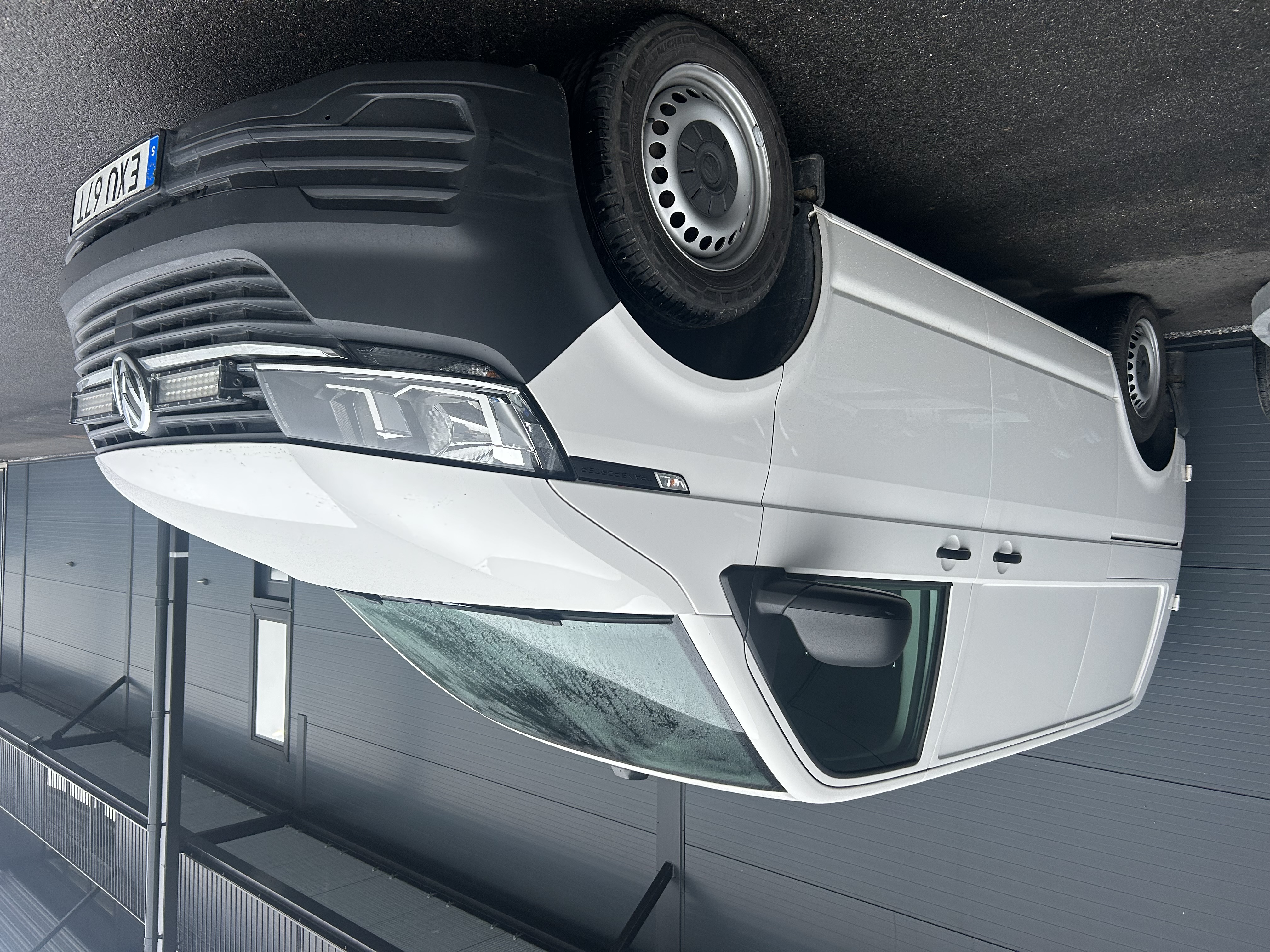 Automat flyttbil skåpbil dragbil vw transporter farthållare baksensorer
