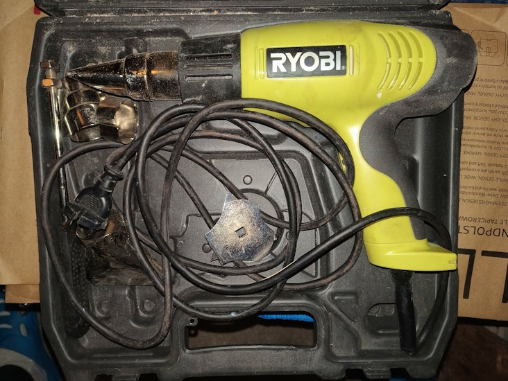 Kuumailmapuhallin ryobi