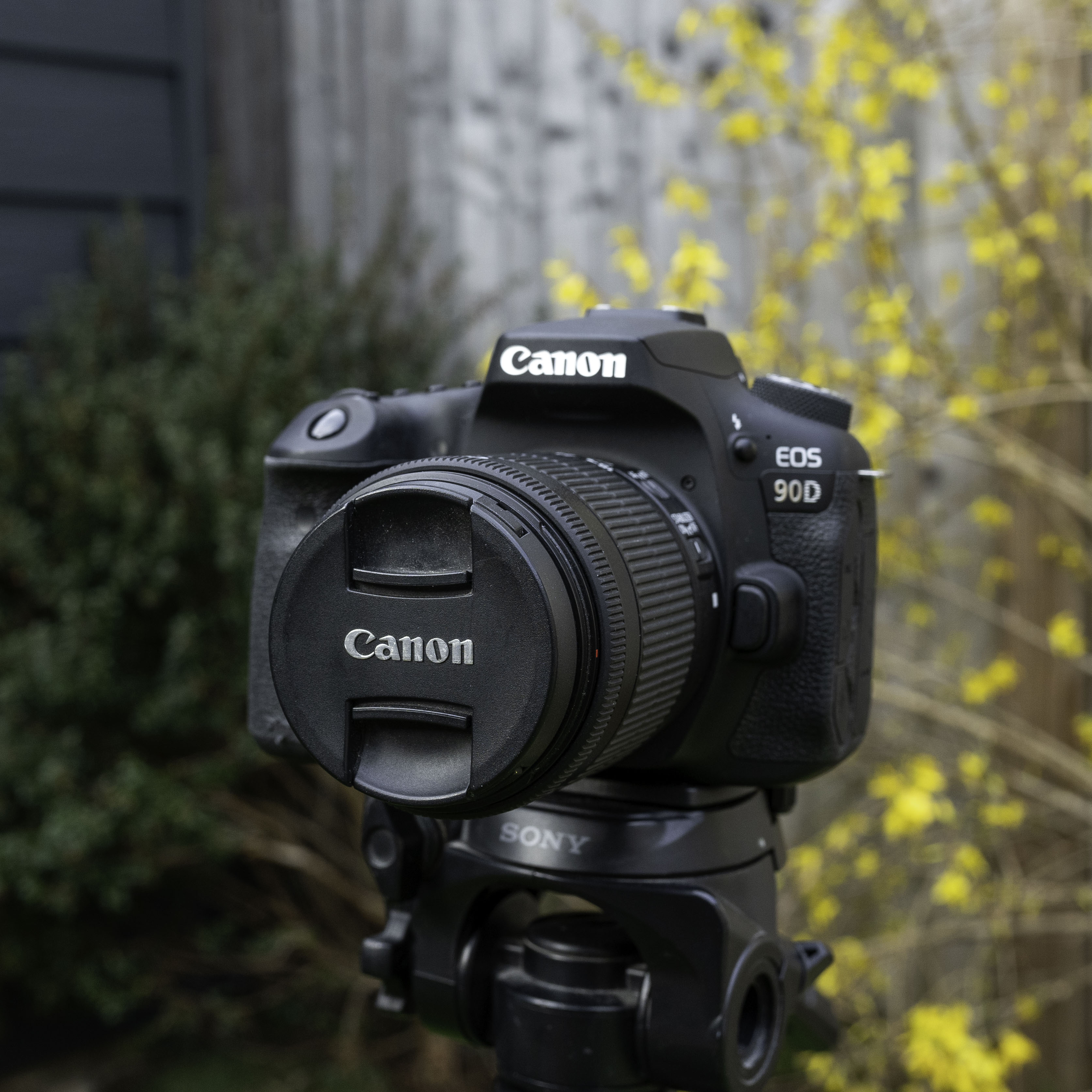 Canon eos 90d 32.5mp digital slr camera - black (ef-s 18-55mm f/3.5-5.6 is stm)