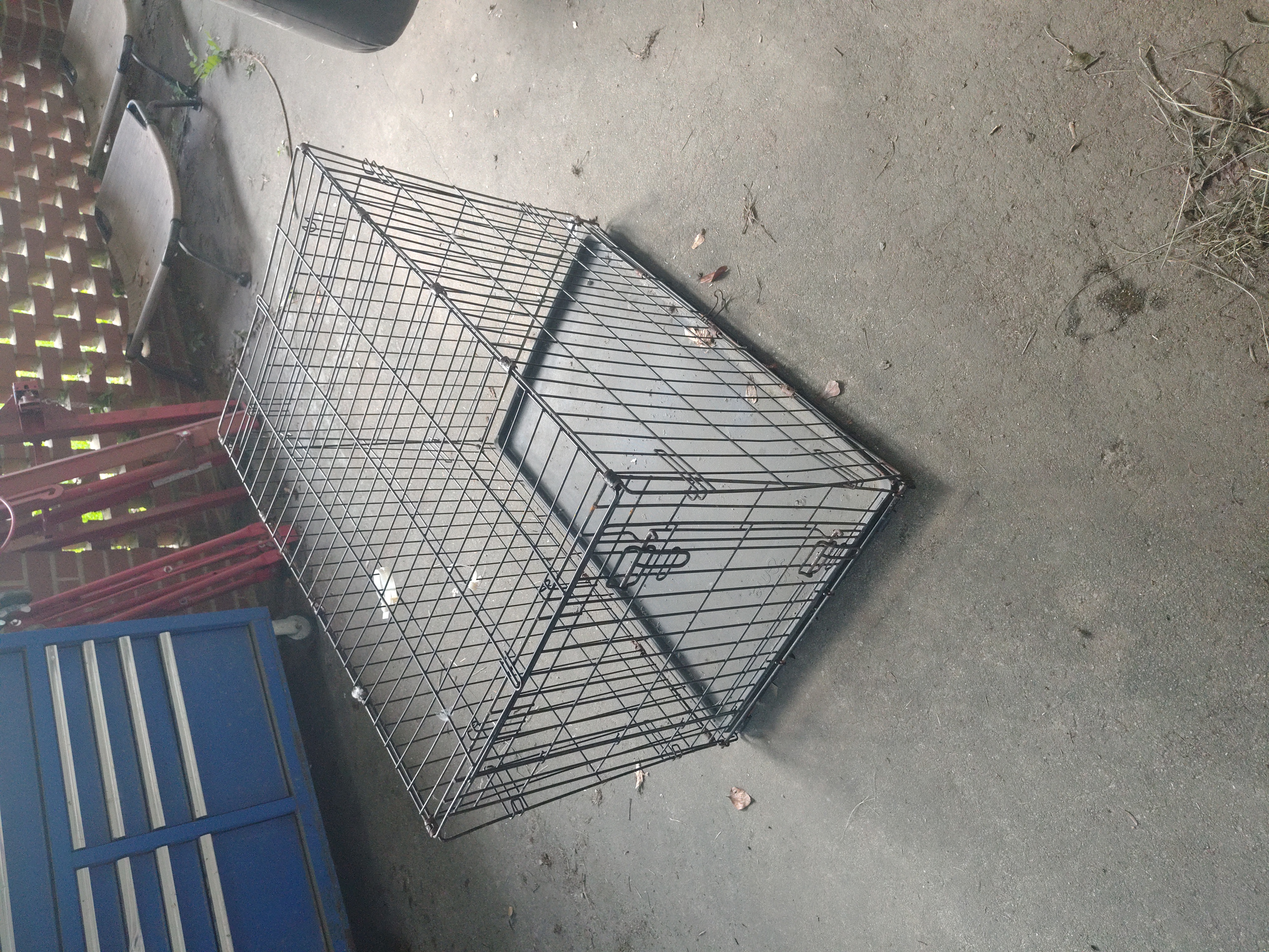 Medium pet crate