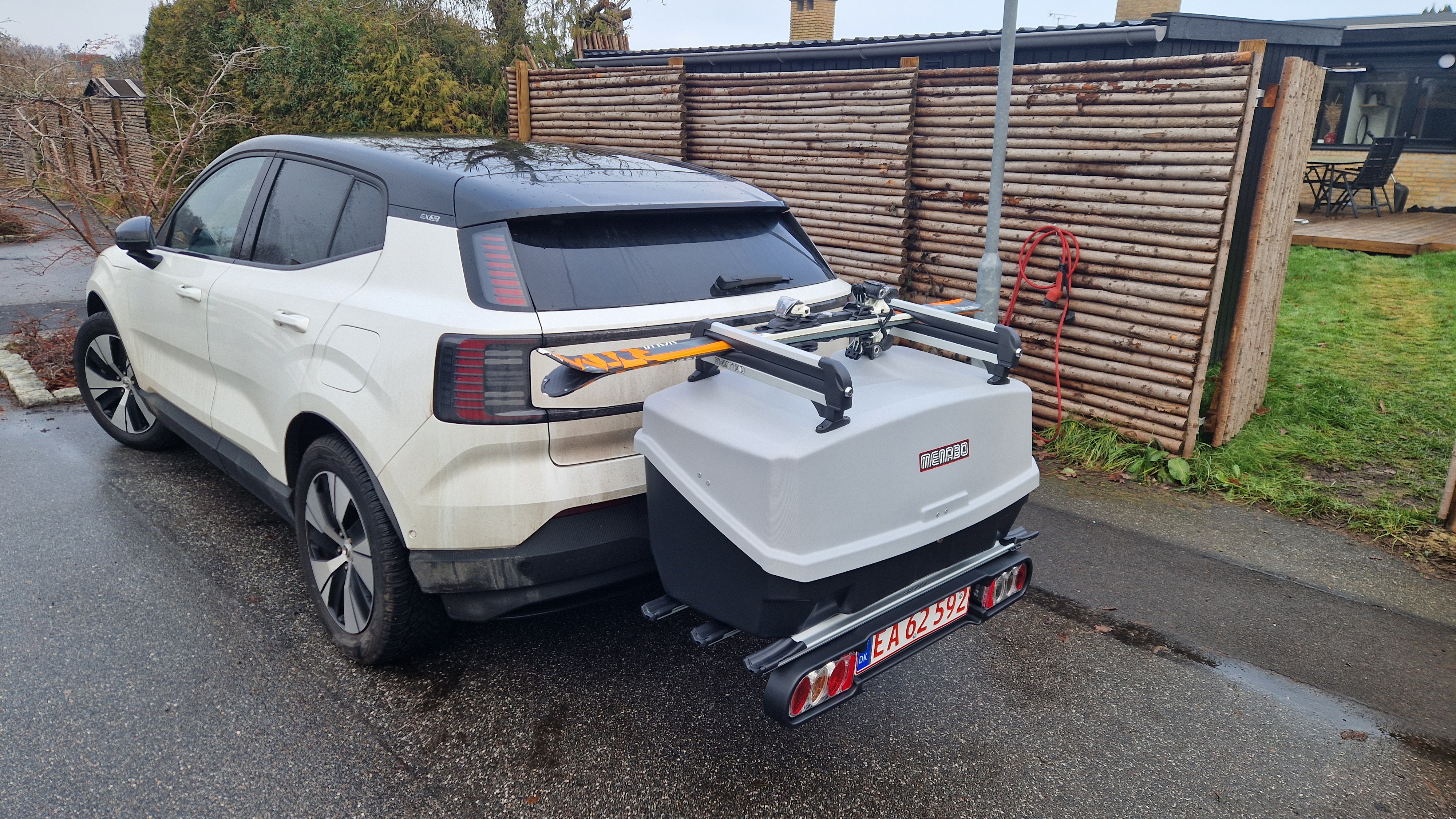 Udlejes - bagageboks, skiholder og cykelholder 