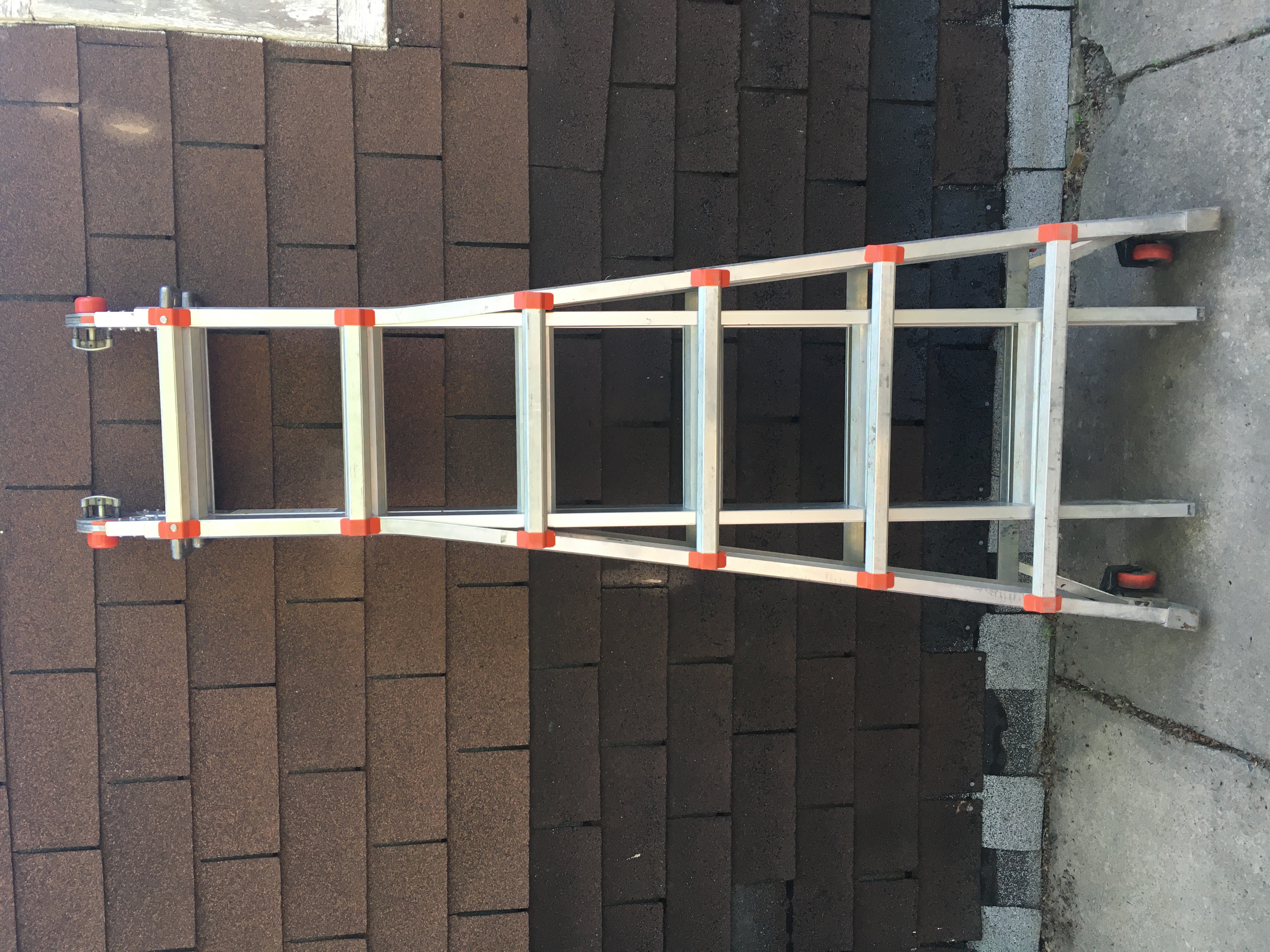 26’ aluminum ladder. grade 1a (300lb load capacity)