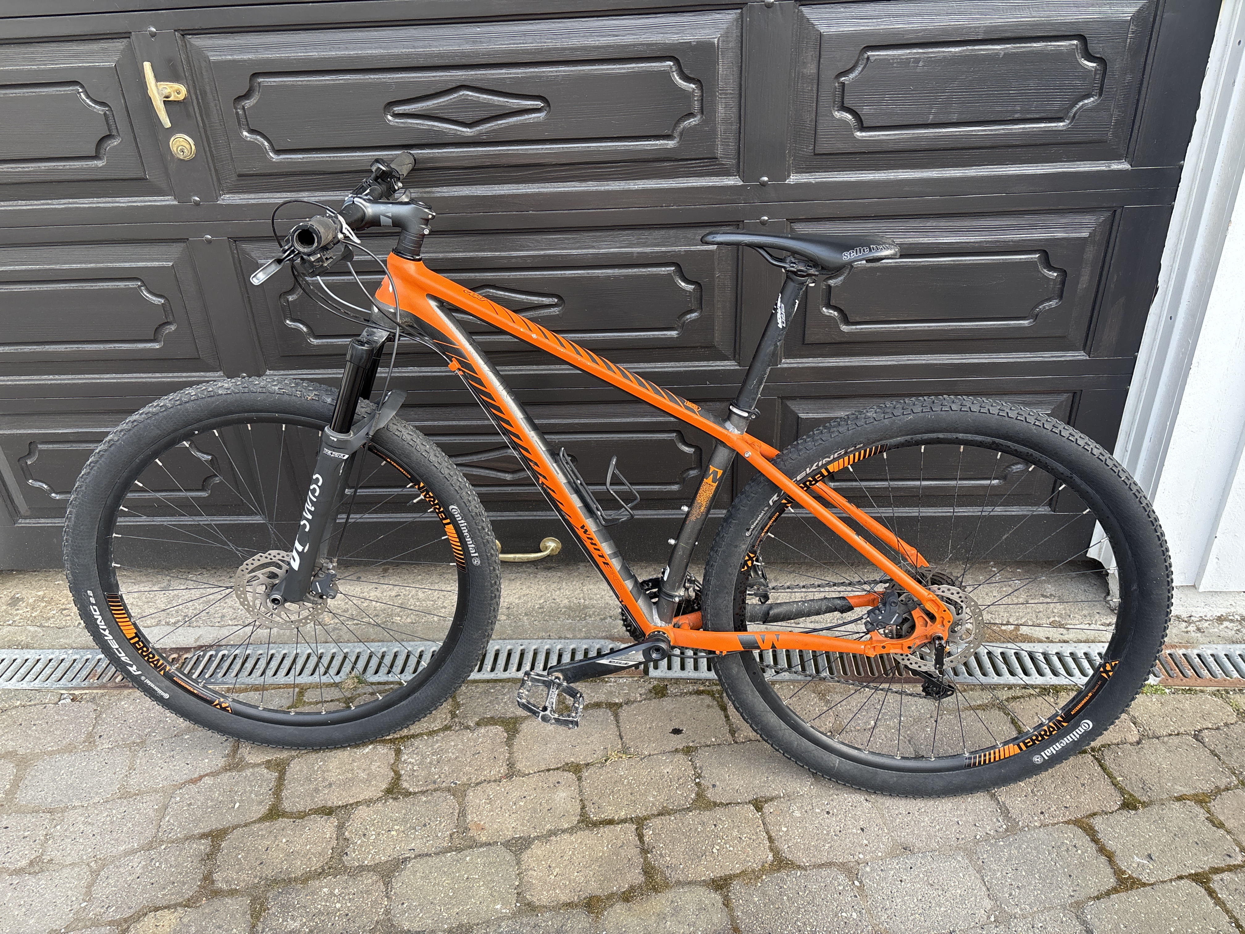 White terrengsykkel passer 170-180cm person