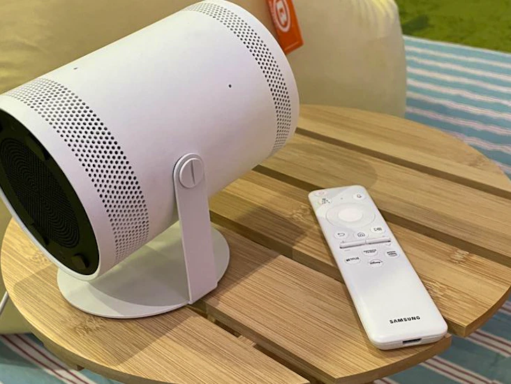 Ny portabel bioprojektor - samsung freestyle 2 med duk