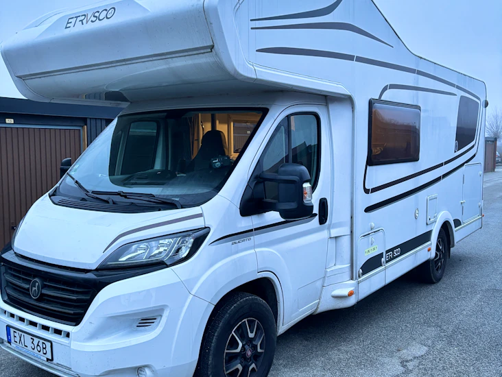 Fin husbil med plats för 5 personer
