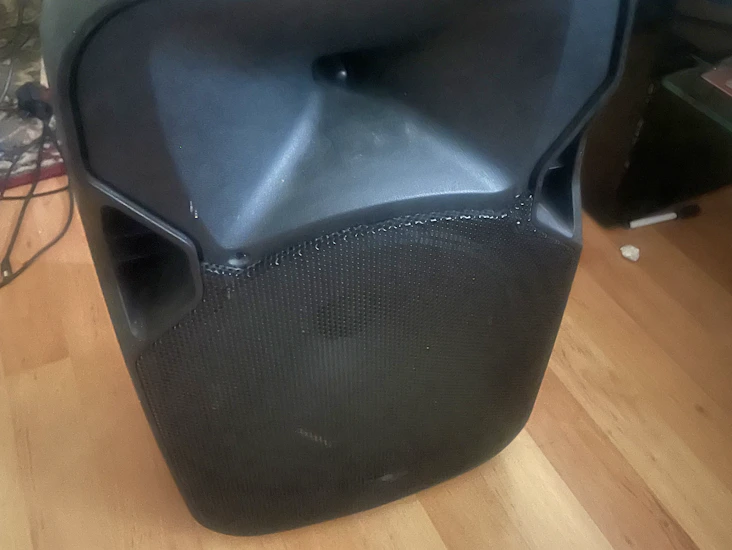 P12bt portable speaker