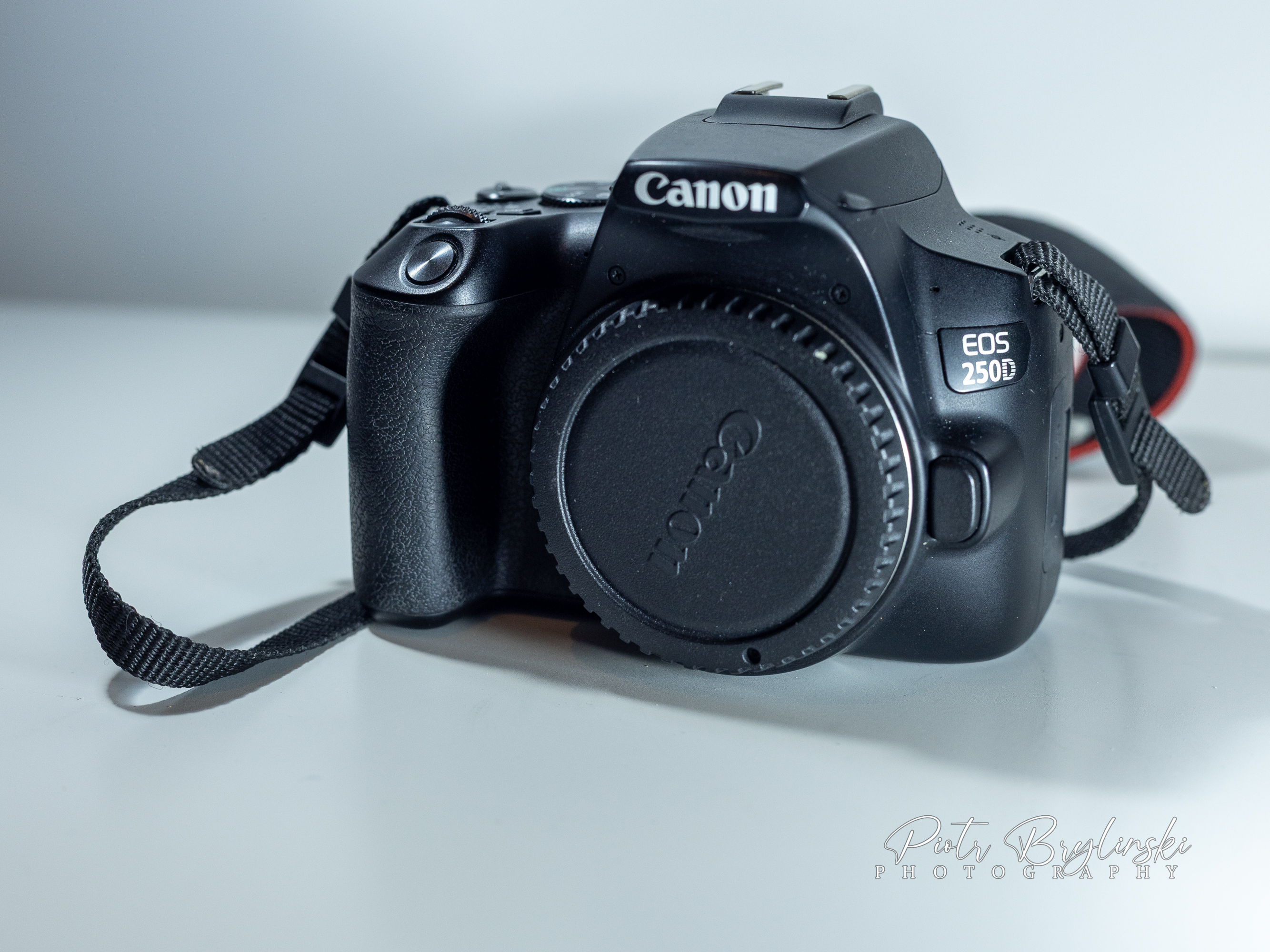 Canon 250d dlsr camera 24.1 megapixel 