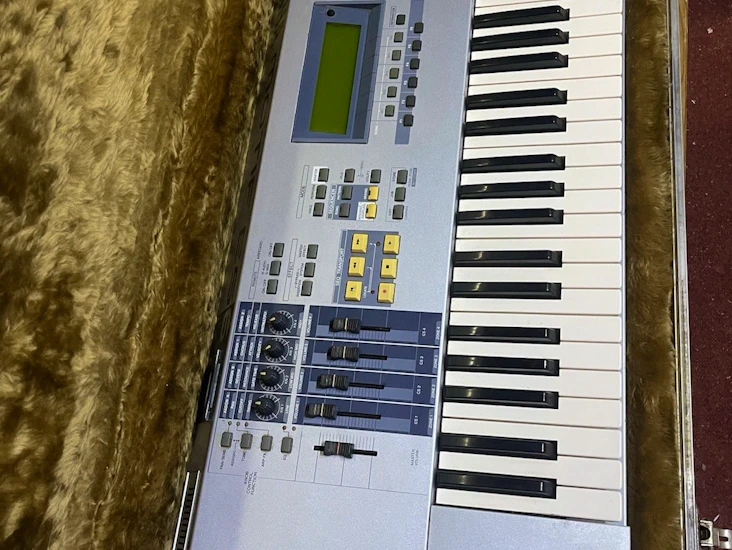 Yamaha motif es6 61-key synthesizer workstation mint condition