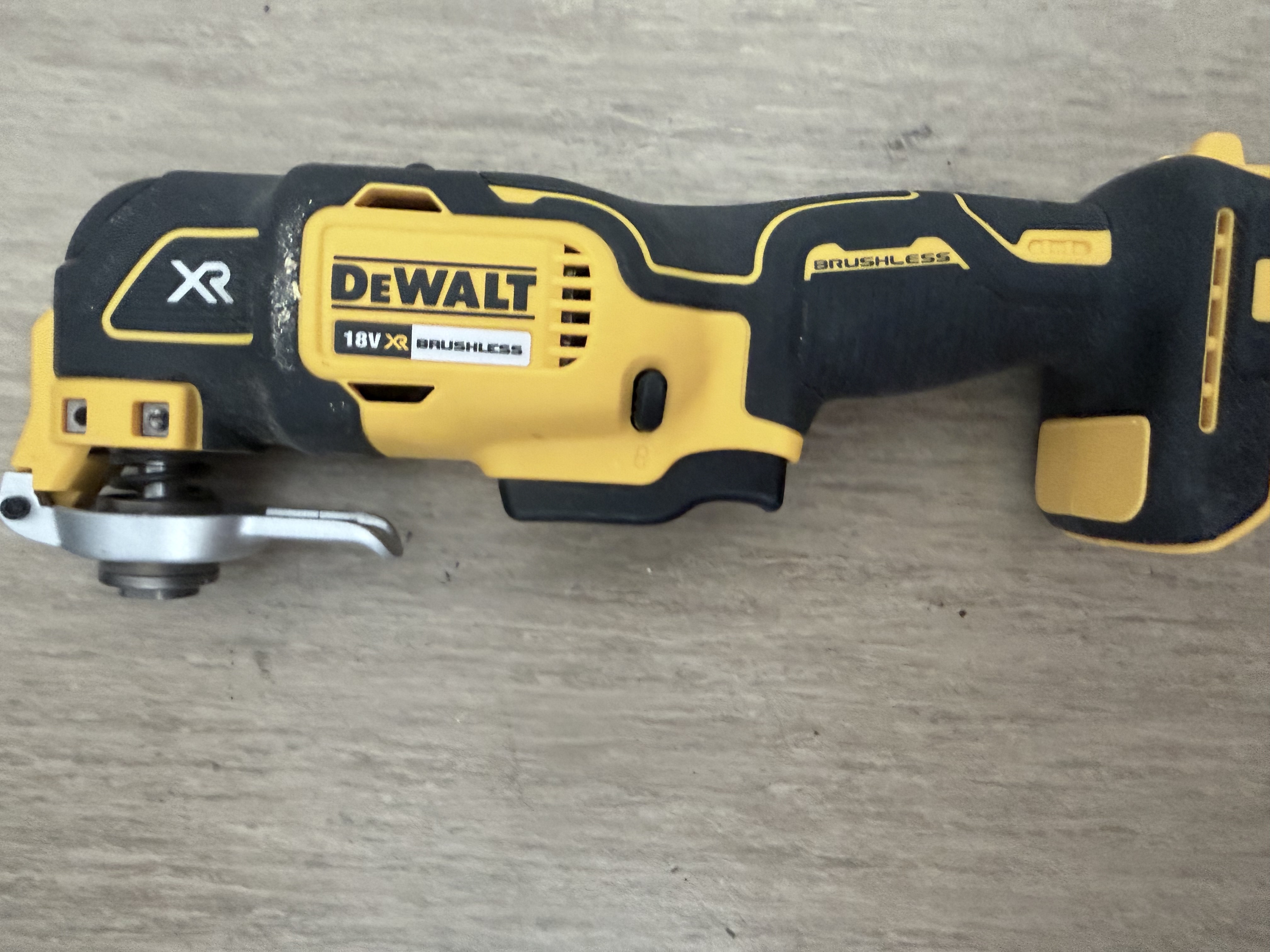 Dewalt 18v xr multiverktyg / oscillerande verktyg (brushless) fri leverans