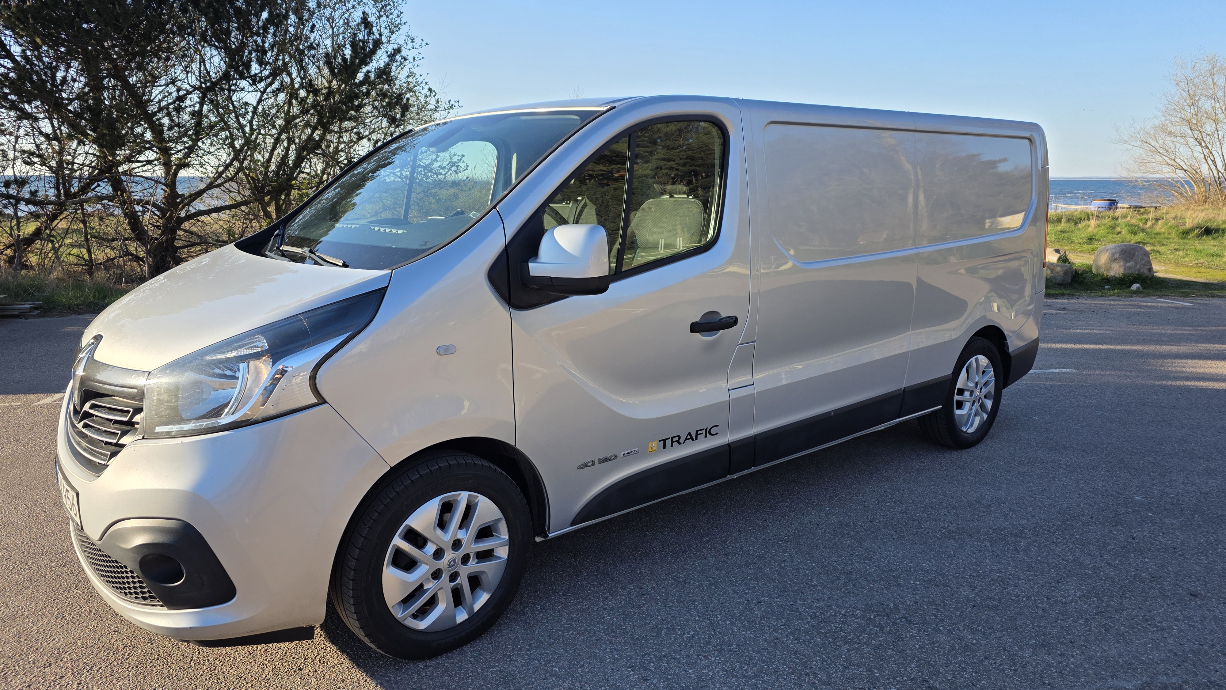 Renault trafic lång skåp