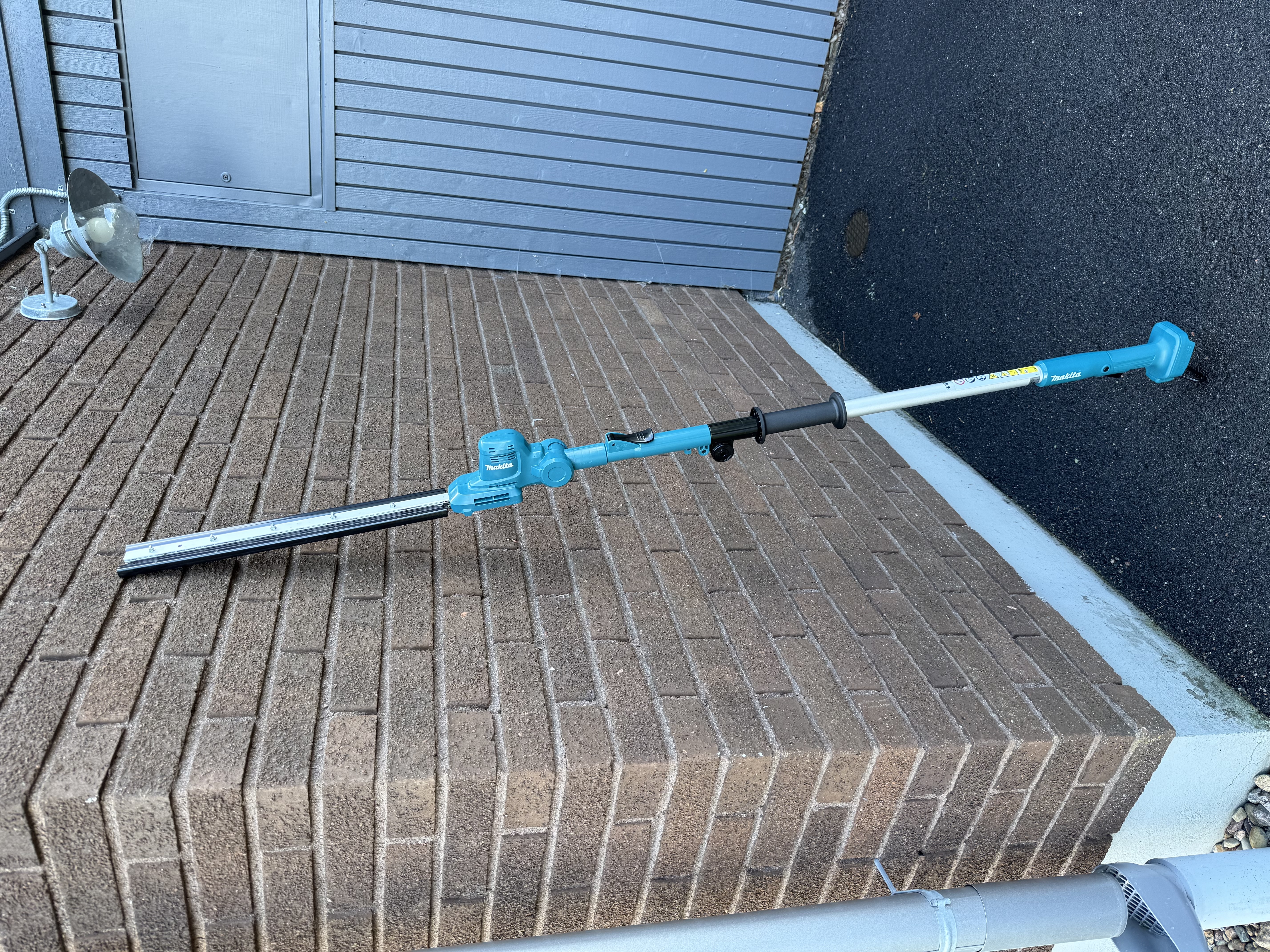 Makita stånghäcksax – batteri & laddare ingår