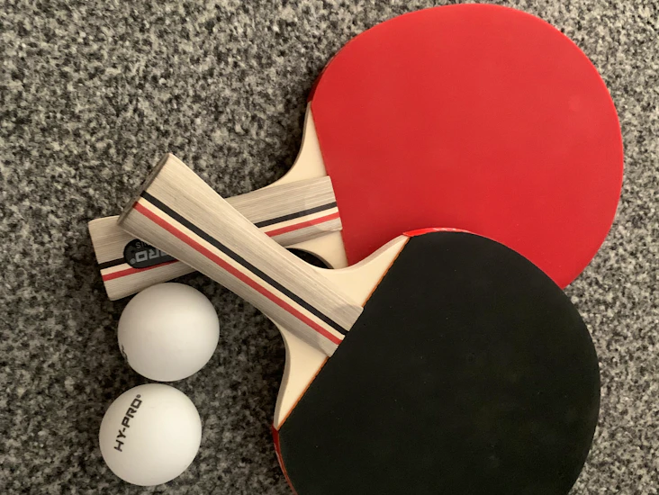Table tennis and 2 balls