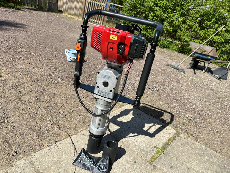 Stolpnedslagare bensindriven