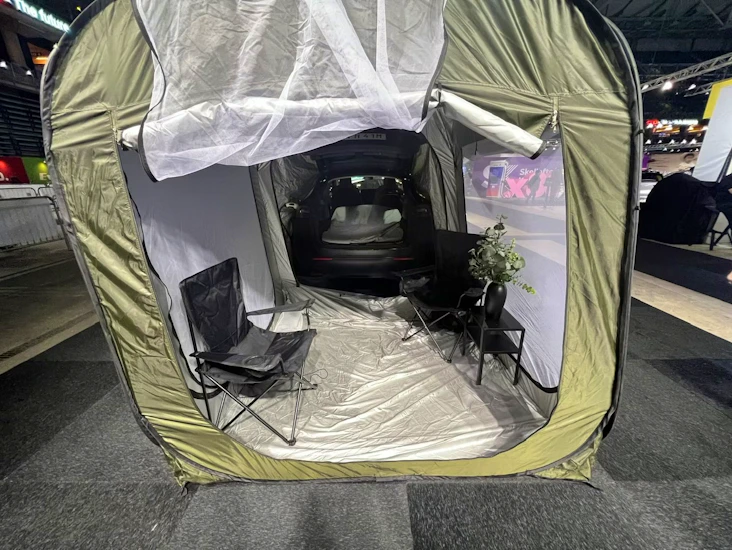 Biltält och uppblåsbar madrass till tesla model y