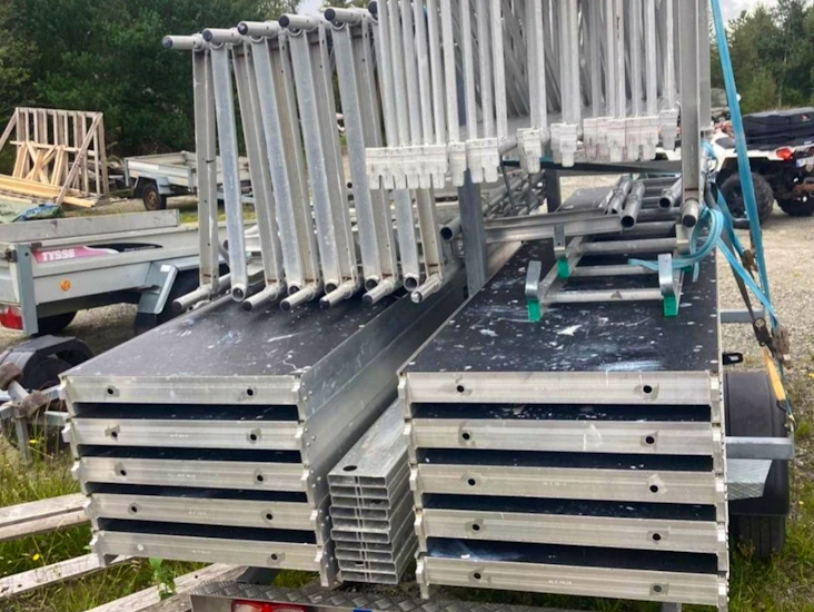 Godt stillas ca 75m2 til leie, på henger