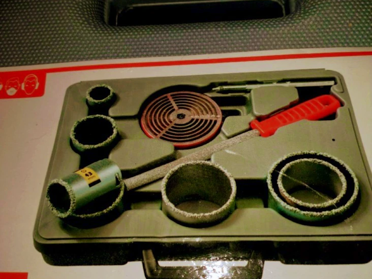 Hål tagning i kakel/klinker med borrmaskin