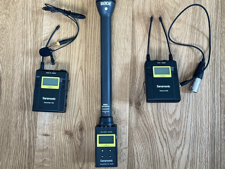 Wireless hand held + lapel microphone 2 person audio kit