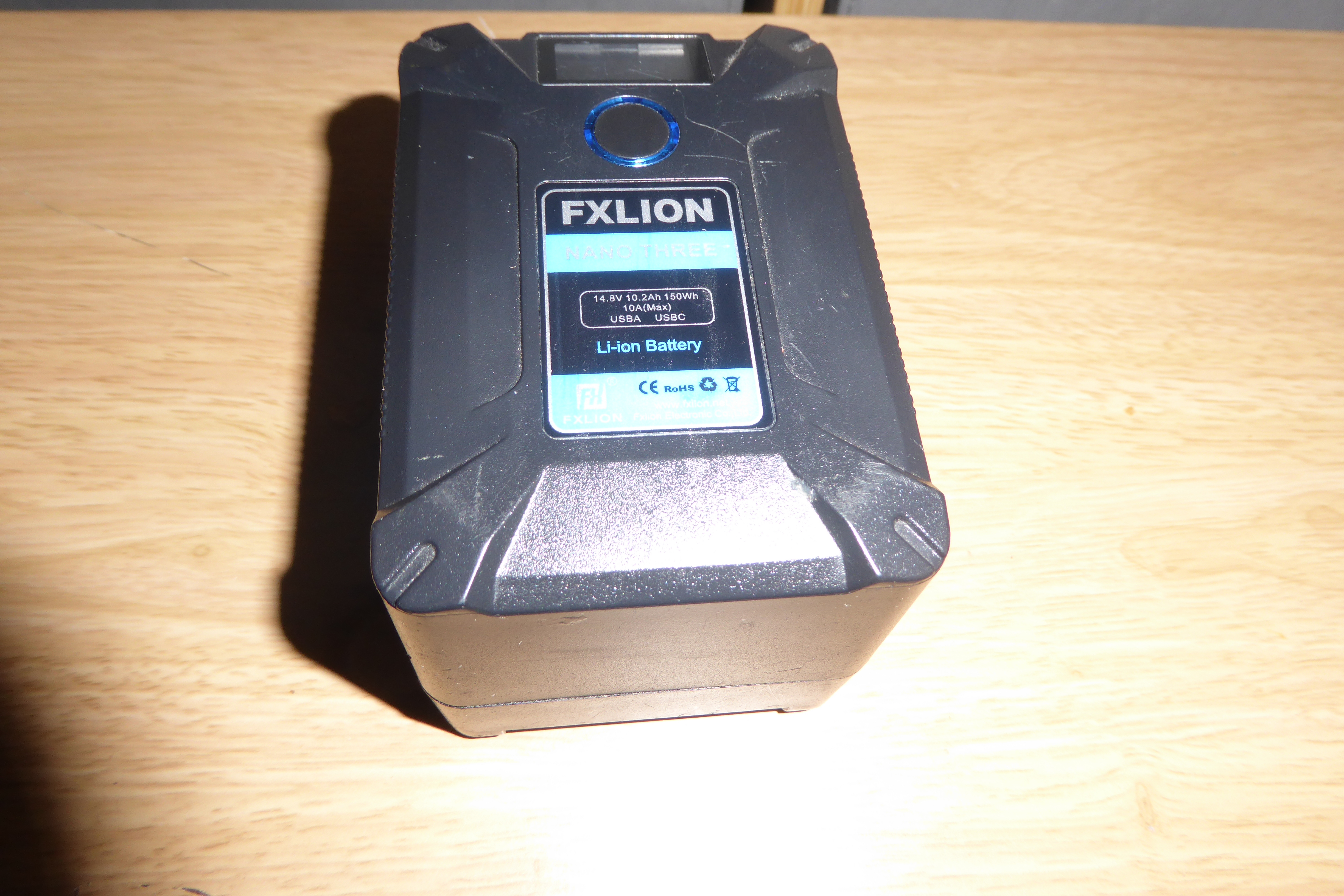 Fxlion nano three 150wh v-mount battery