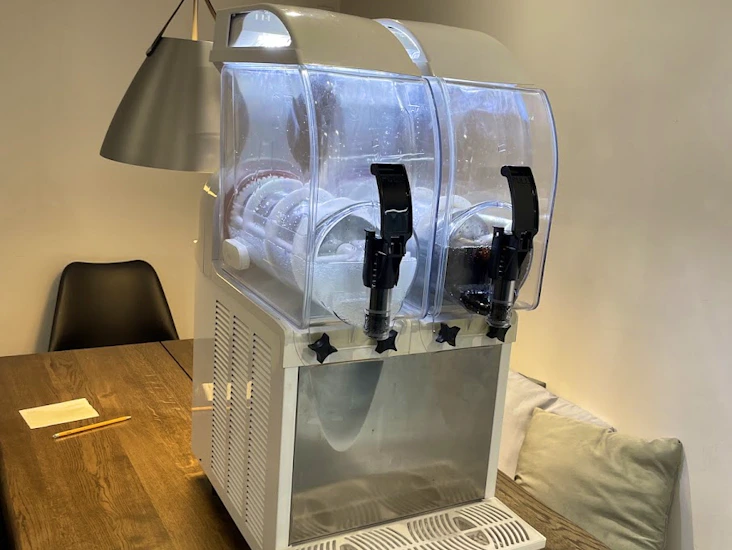 Slush-ice maskine spm i-pro 2 – til leje 🎉
