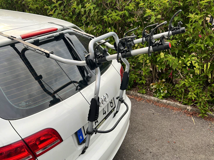 Cykelhållare för backluckmontering