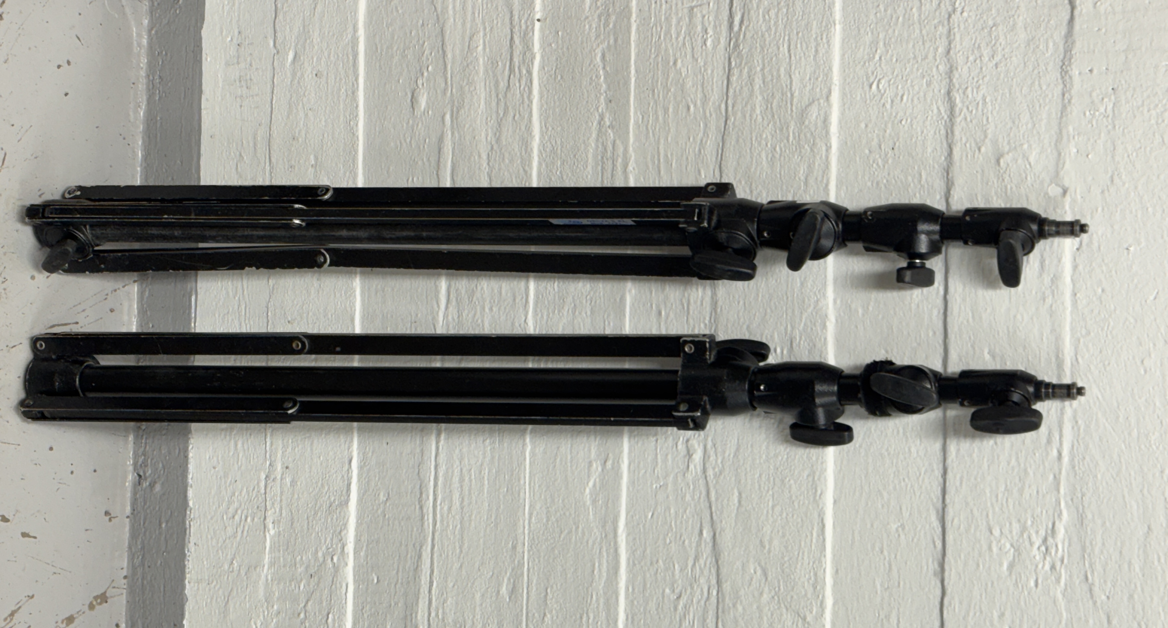 2 kpl 4m korkeuteen nousevia jalustoja