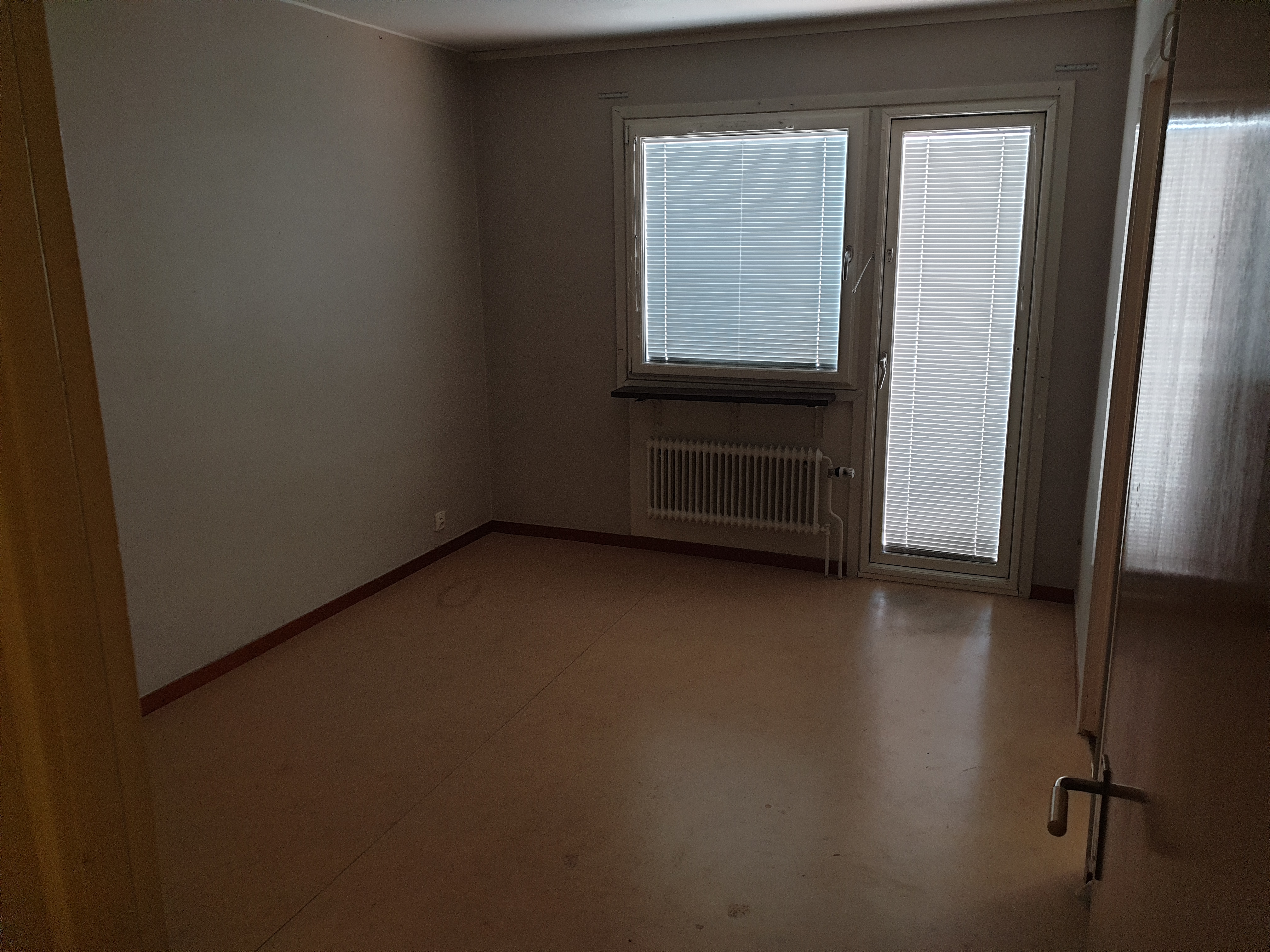 Varmt förråd (12 kvm) uthyres på längre tid