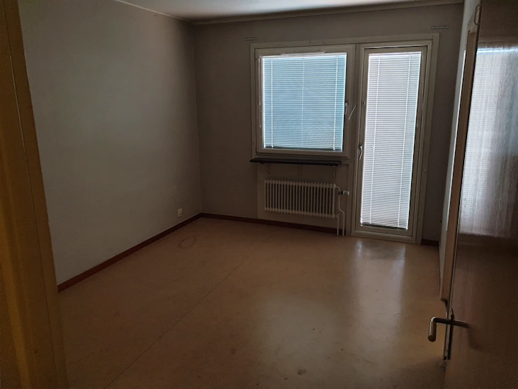 Varmt förråd (12 kvm) uthyres på längre tid