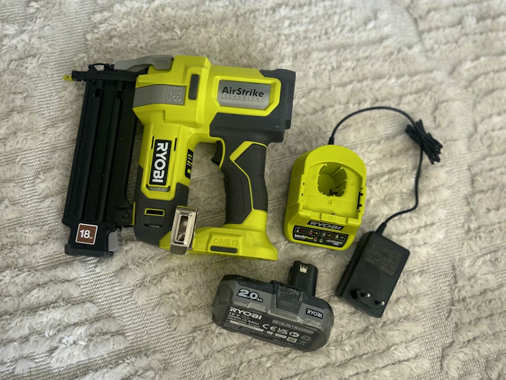 Batteridriven spikpistol/dyckertpistol