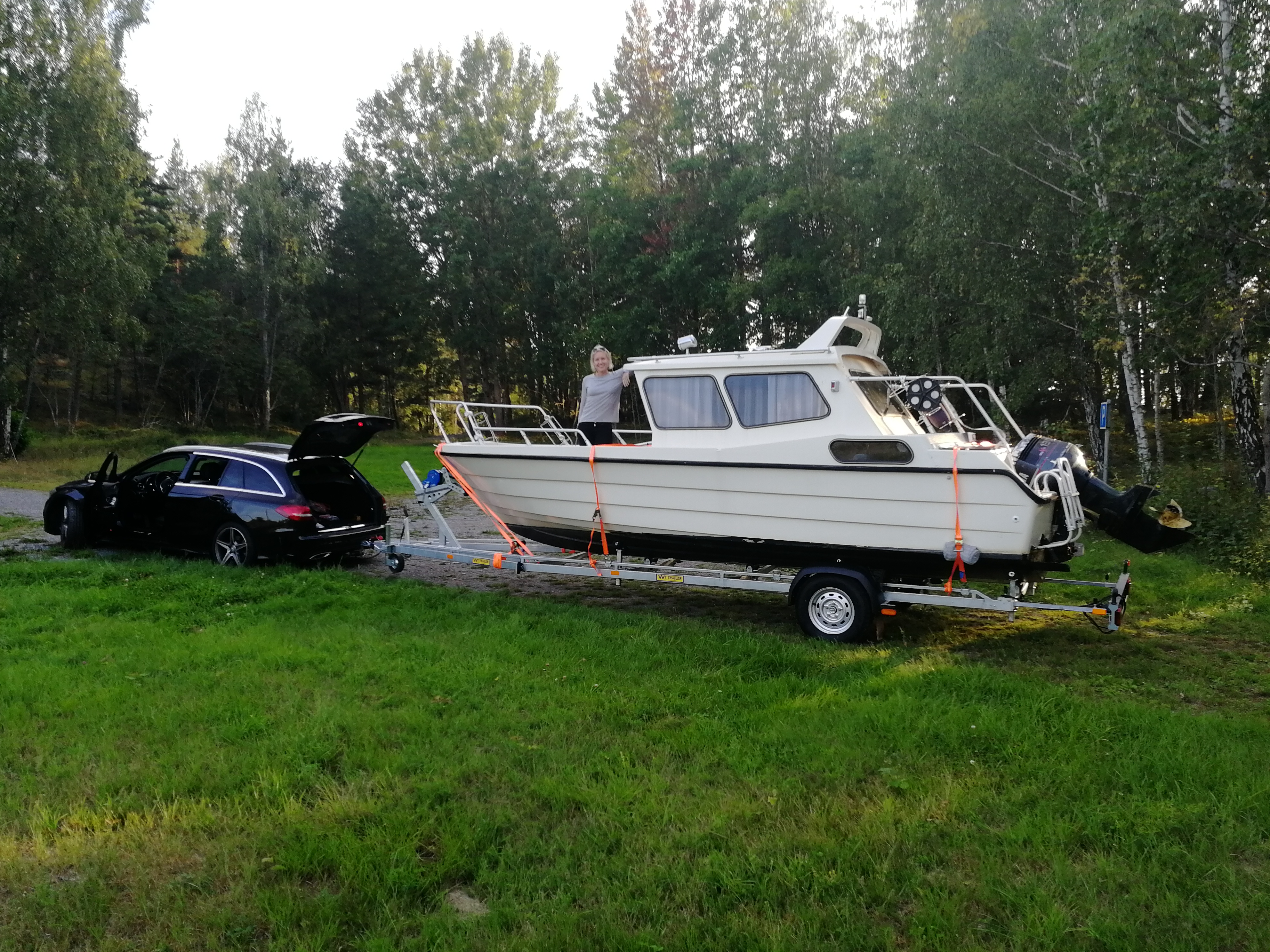 Båttrailer med eldriven vinch
