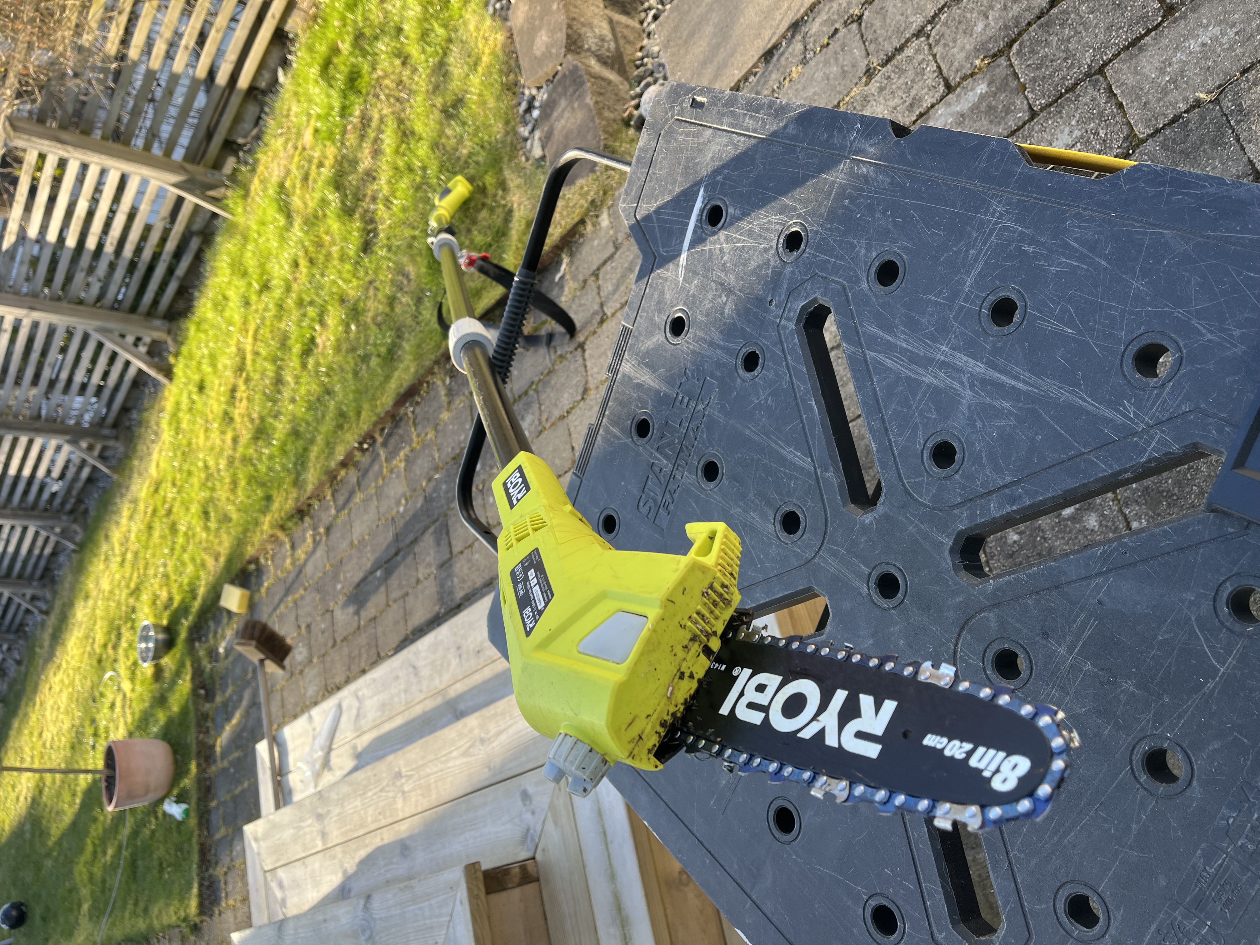 Ryobi - batteridriven grensåg, teleskopiskt, nå upp till 4,5m