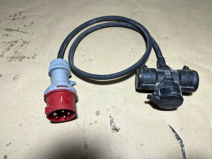 Trefas till enfas kabel