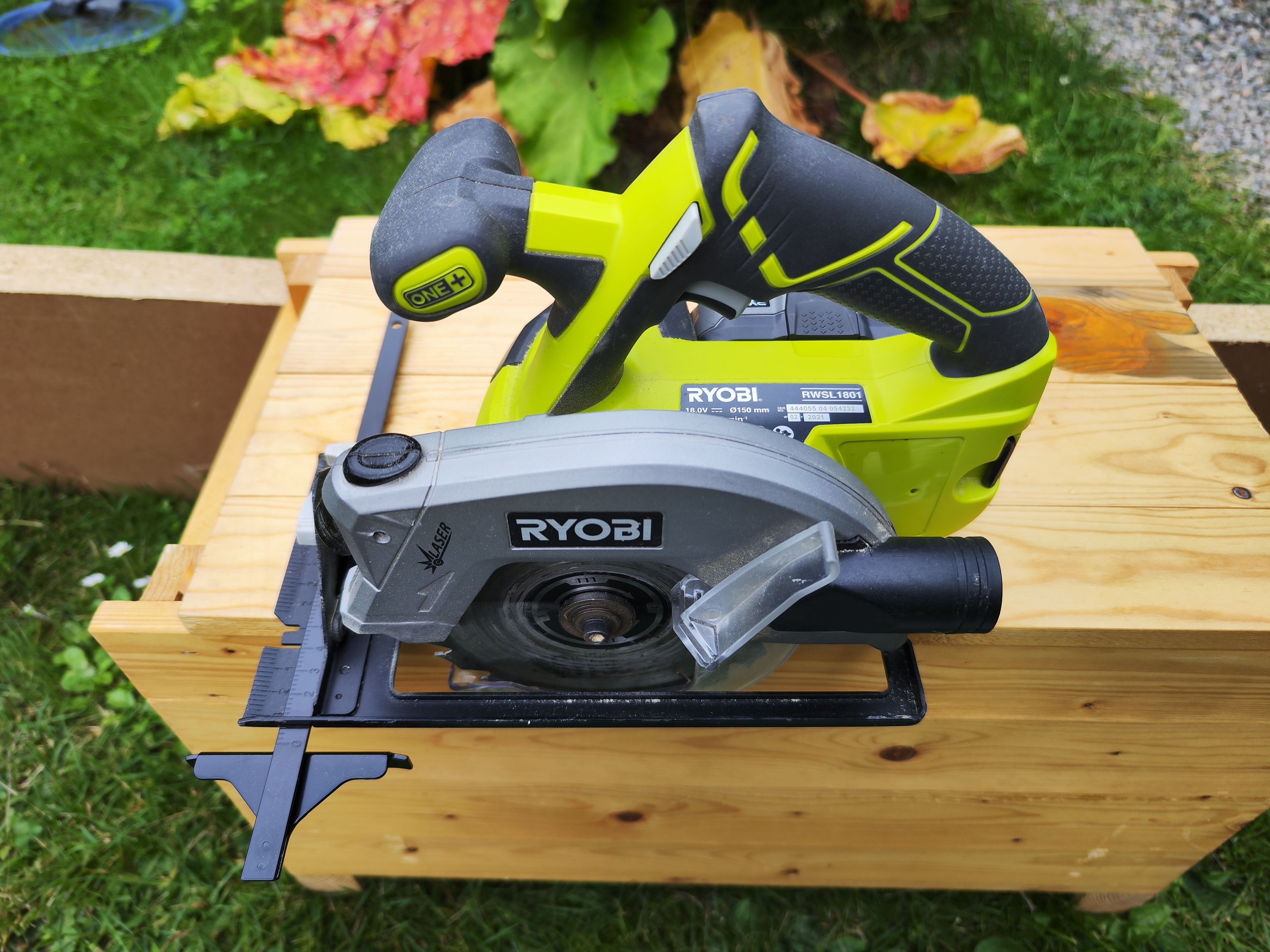 Ryobi cirkelsåg med två batterier och laddare 