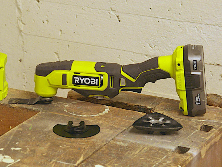 Multiverktyg ryobi + battri och tillbehör