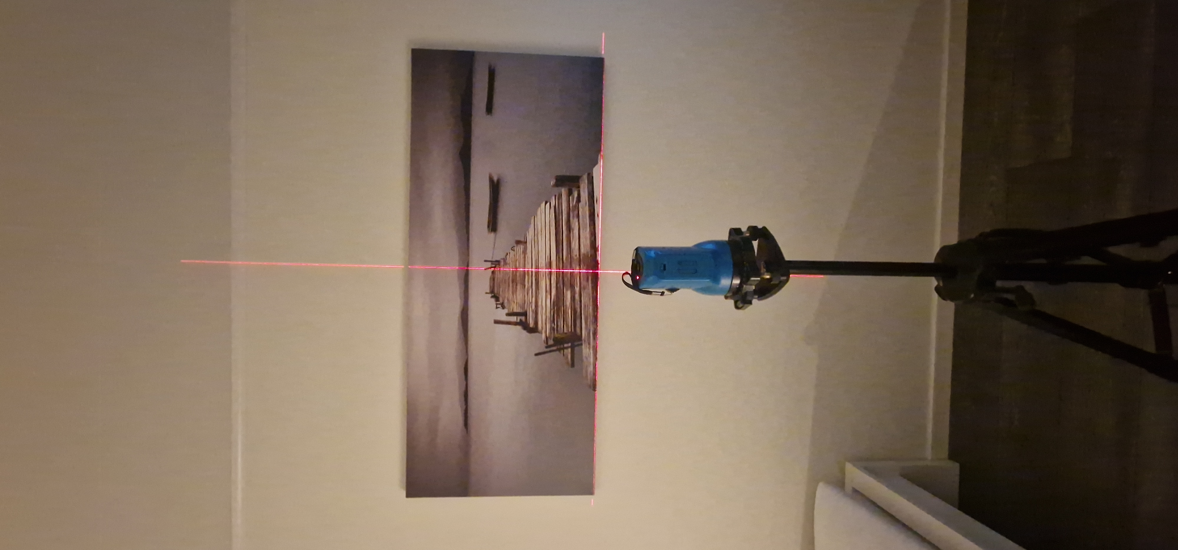 Laserpass / krysslaser med stativ – perfekt för raka linjer