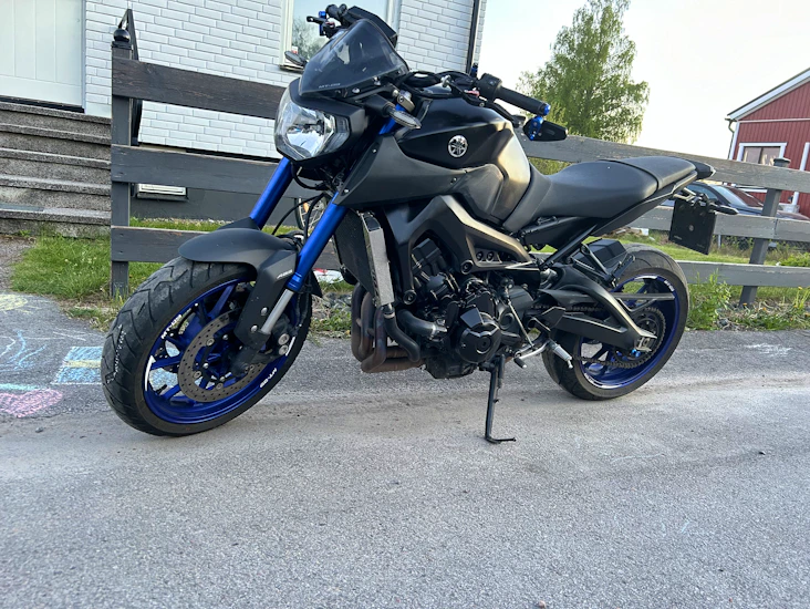 Yamaha mt09 uthyres (perfekt för uppkörning)