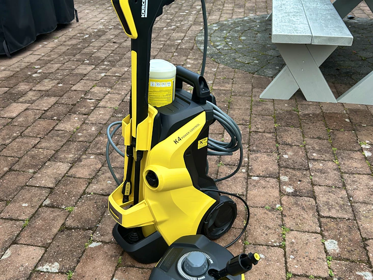 Kärcher högtryckstvätt med flera tillbehör