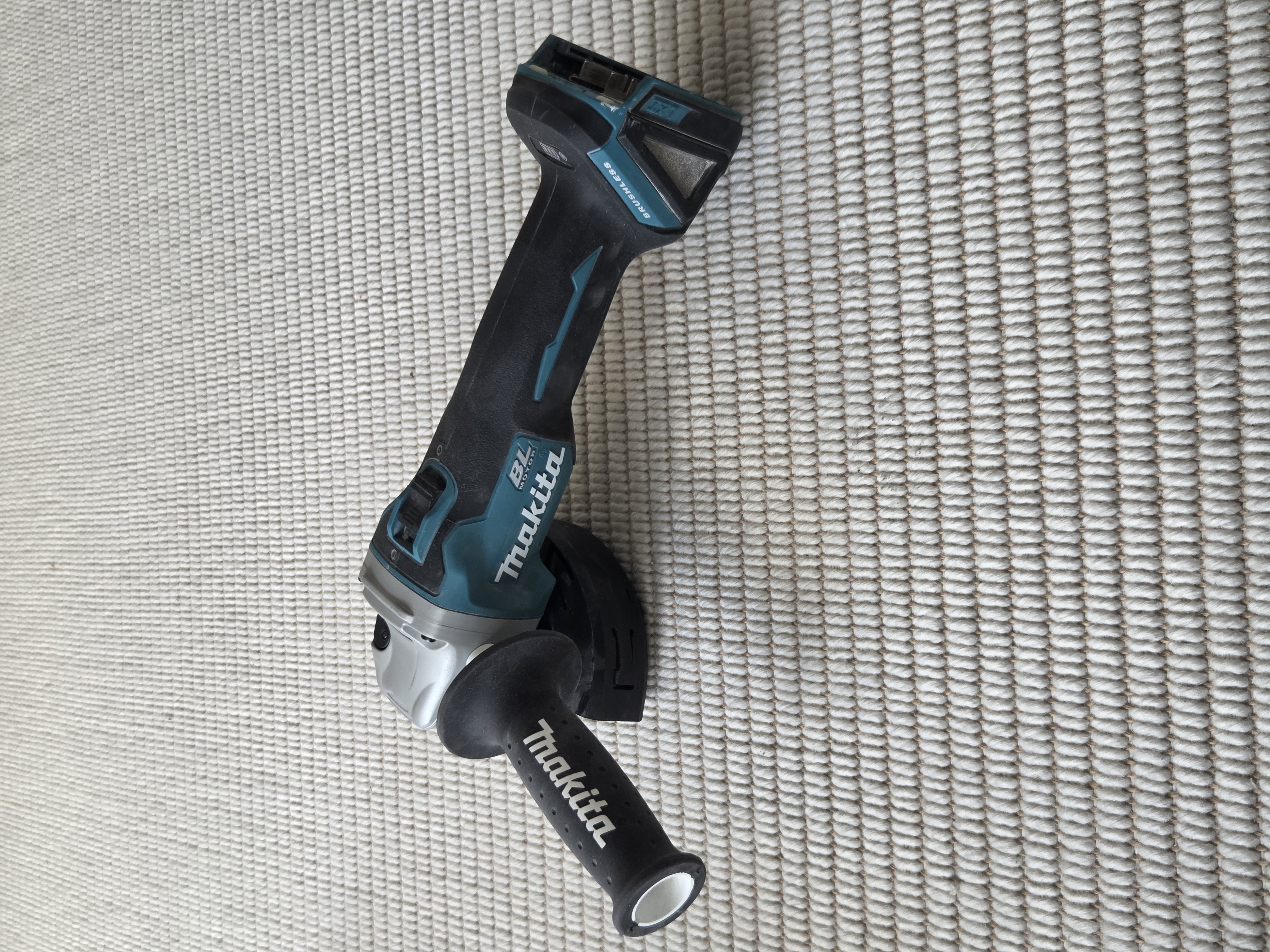 Kulmahiomakone makita