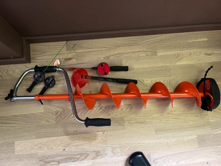 Isborr med litt utstyr