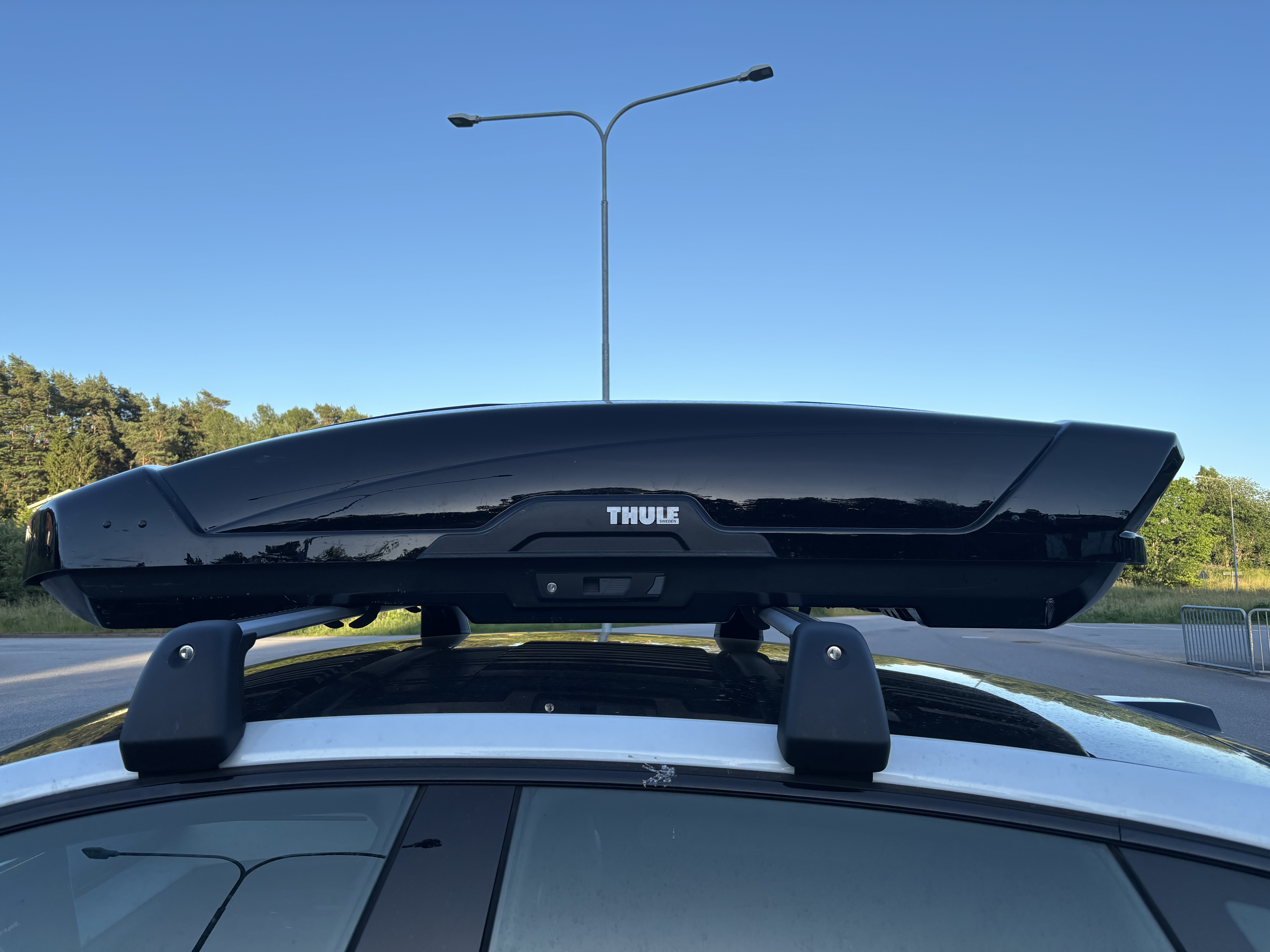 Takräcke polestar 4 + takbox thule motion xxl powerclick