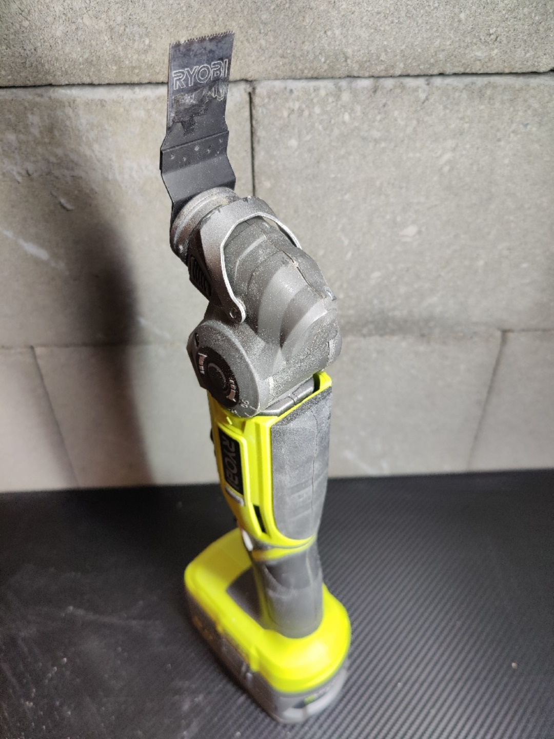 Multiverktøy/feinsag på batteri