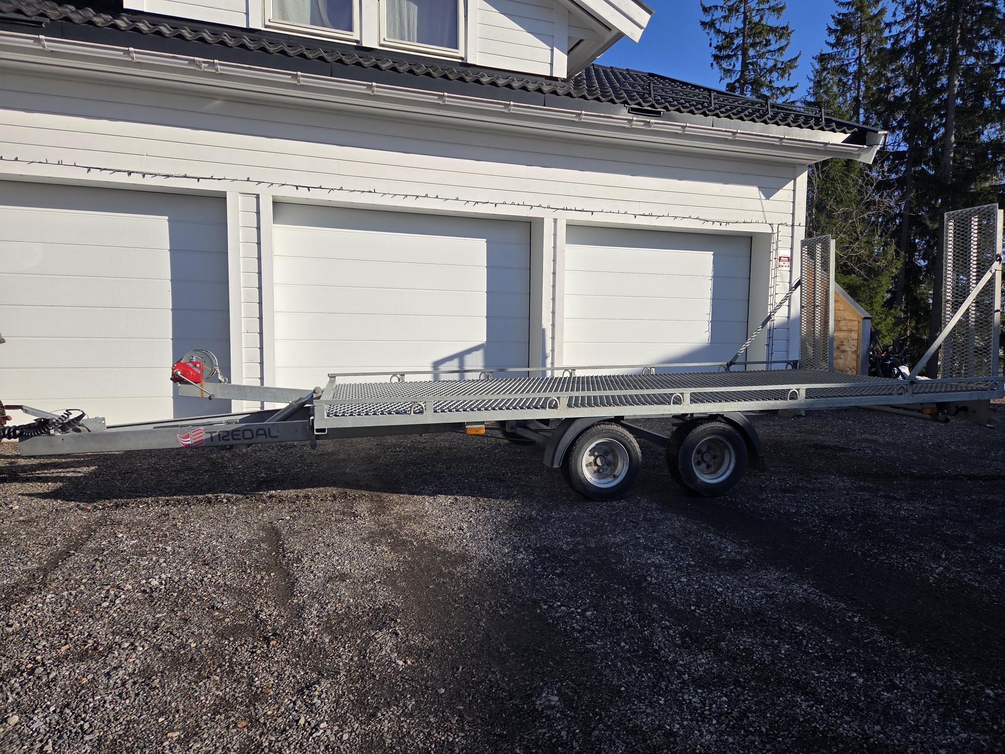 Tredalt-25-uni biltransport 