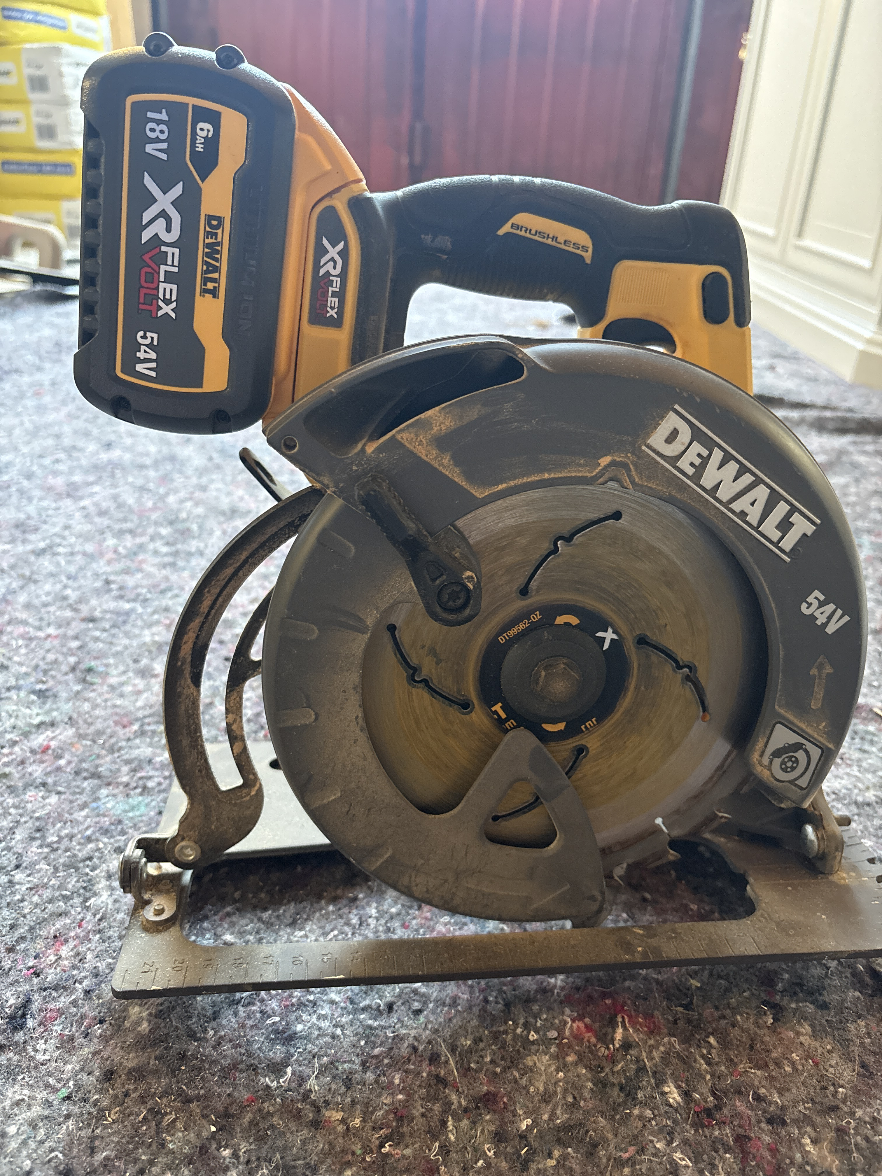 Dewalt sirkelsag med lader og batteri